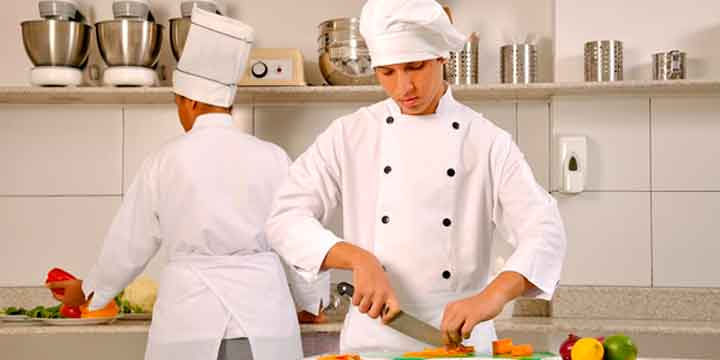 AJUDANTE DE COZINHA