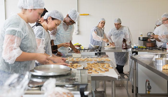 AUXILIAR DE COZINHA