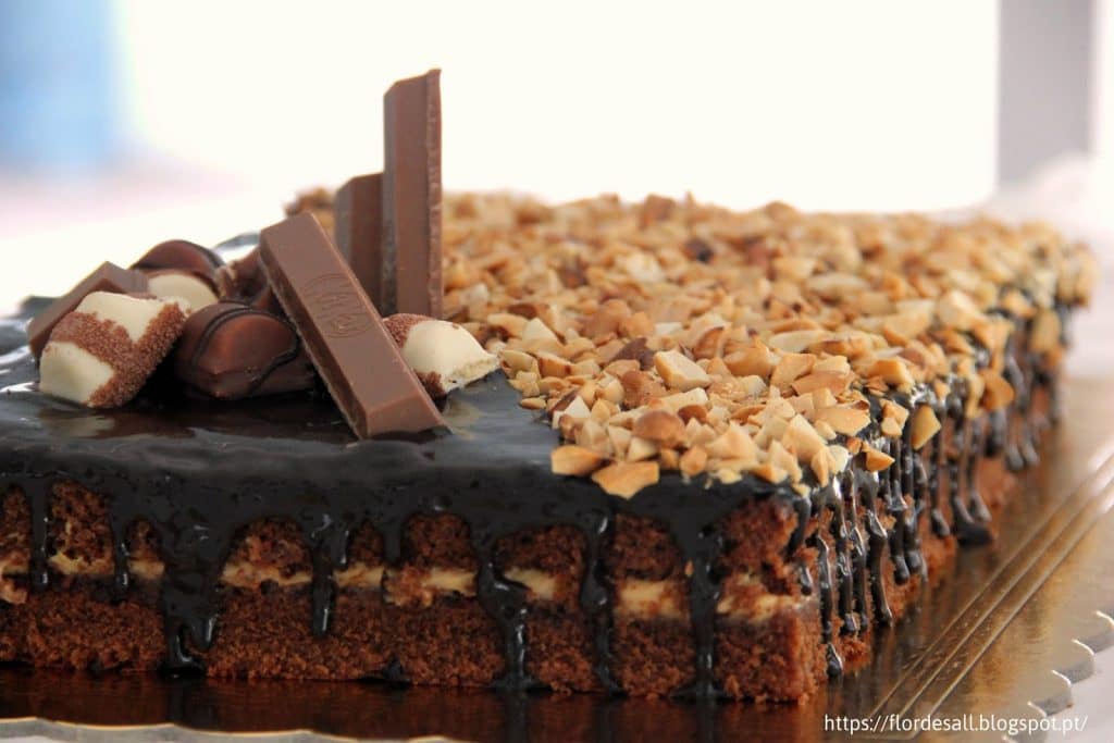bolo de chocolate e amendoim