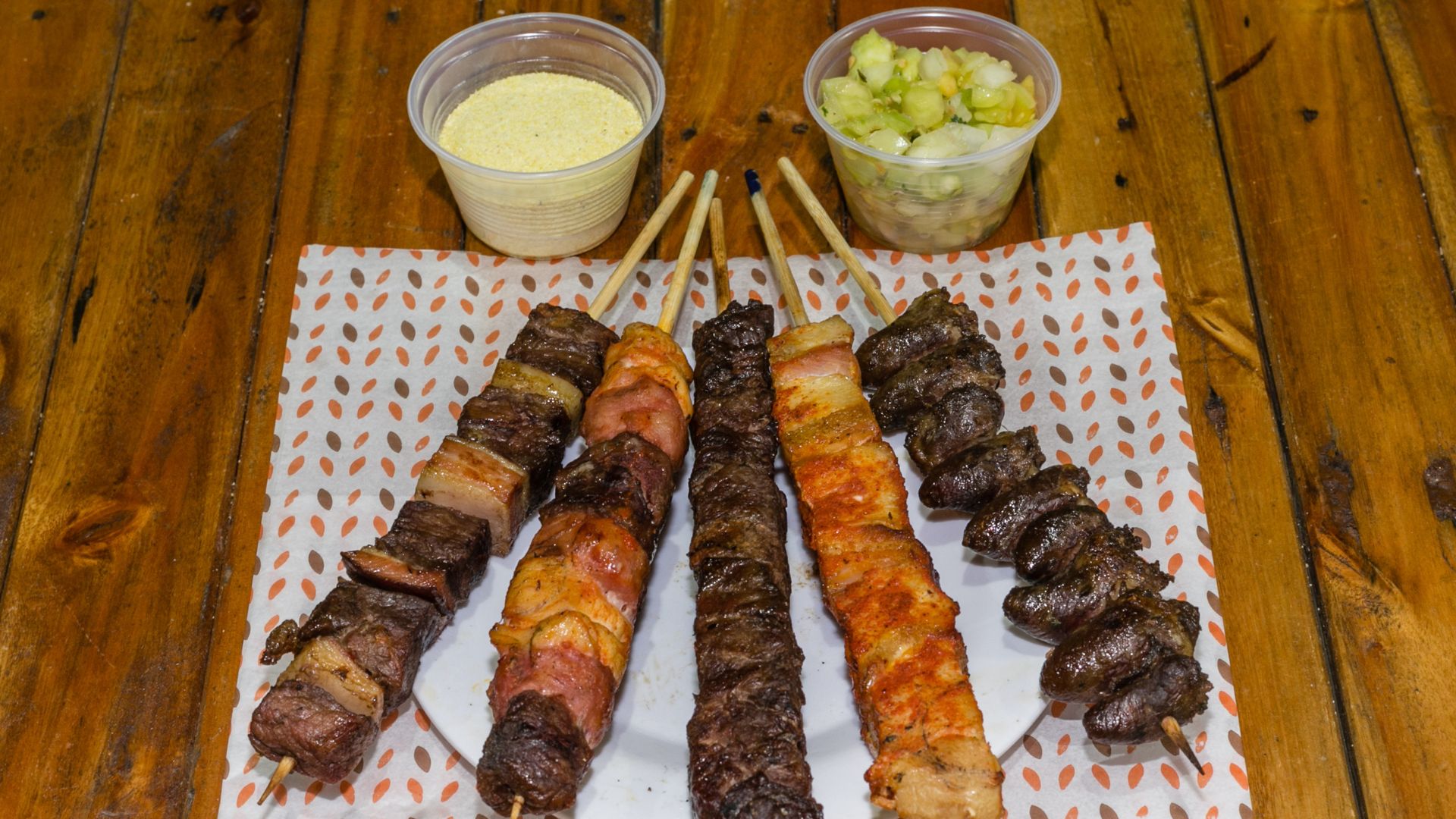 Quais são as melhores carnes para fazer espetinhos deliciosos?